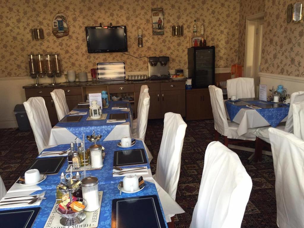The Pines Guest Accommodation 치펜햄 외부 사진