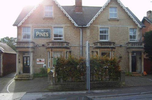 The Pines Guest Accommodation 치펜햄 외부 사진